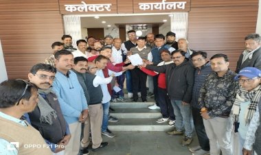 NEWS : पत्रकार चंद्राकर की जघन्य हत्या से उपजा आक्रोश, आरोपियों को फांसी की सजा देने, और पत्रकार सुरक्षा कानून की मांग, नीमच जिला प्रेस क्लब ने सौंपा ज्ञापन, पढ़े खबर