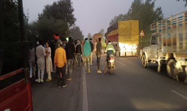 BIG NEWS : टायर फटने के बाद असंतुलित हुई कार, डिवाइडर क्रॉस कर सड़क के दूसरी और पहुंची, कुछ यूं टल गया बड़ा हादसा, पढ़े खबर