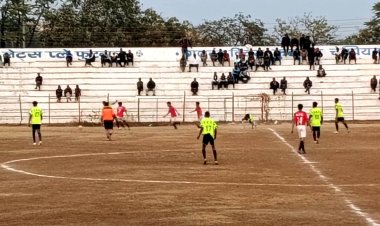 BIG NEWS : गणतंत्र दिवस फुटबाल स्पर्धा, फ्रेण्‍ड्स यूनियन का अगले दौर में प्रवेश, तो होंगे दो मैच, इन टीमों के बीच होगा कड़ा मुकाबला, तो ये होंगे मुख्य अतिथि, पढ़े खबर