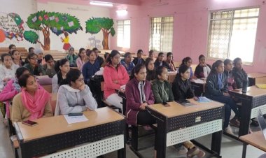 NEWS : जाजू कन्या महाविद्यालय में दो दिवसीय सेमिनार सम्पन्न, छात्राओं को NIS के प्रतिनिधि अनुराग सक्सेना ने किया संबोधित, पढ़े खबर