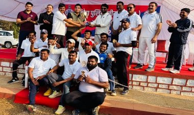 BIG NEWS : पुलिस लाइन में दो दिवसीय अंतर्विभागीय क्रिकेट टूर्नामेंट का समापन, इनके बीच हुआ कड़ा मुकाबला, फिर इस टीम ने मारी बाजी, पढ़े खबर