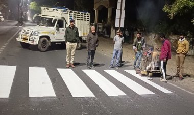 BIG NEWS : यातायात सुरक्षा माह, देर रात पुलिस कर रहीं बड़े-बड़े काम, कुछ यूं संवरने लगी सड़कें, हादसों को कम करने के प्रयास जारी, पढ़े खबर