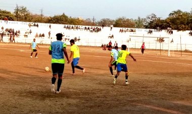 BIG NEWS: गणतंत्र दिवस फुटबाल स्पर्धा, फ्रेंड्स यूनियन का सेमी फायनल में प्रवेश, गुरूवार को इनके बीच कड़ा मुकाबला, तो ये होंगे मुख्य अतिथि, पढ़े खबर