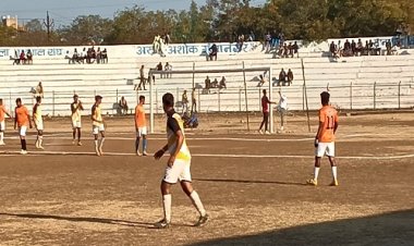 BIG NEWS : गणतंत्र दिवस फुटबाल स्पर्धा, ए. यूनियन का फायनल में प्रवेश, अब अंतिम मुकाबला इन टीमों के बीच, 26 जनवरी को पुरस्कार वितरण समारोह भी, ये दिग्गज नेता करेंगे शिरकत, पढ़े खबर