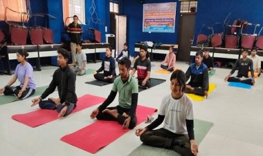 NEWS : नीमच में छ: दिवसीय ऑनलाइन योग प्रशिक्षण शिविर, आज इन आसनों का एवं प्राणायाम का कराया अभ्यास, पढ़े खबर