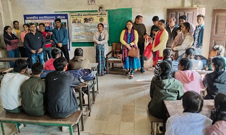 NEWS : जीरन के शासकीय महाविद्यालय में कॉलेज चलो अभियान की शुरुआत, प्राध्यापक पहुंचे क्षेत्र के विद्यालयों में, छात्रों को प्रवेश के लिए किया प्रेषित, पढ़े खबर