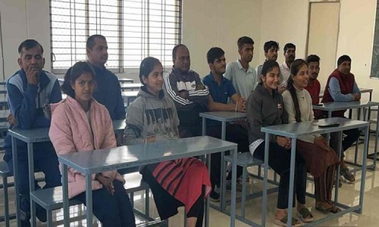 NEWS : राष्ट्रीय युवा दिवस, जीरन के शासकीय कॉलेज में सामूहिक सूर्य नमस्कार, सीएम के कार्यक्रम का सीधा प्रसारण भी देखा, क्या बोले प्रोफेसर्स, पढ़े खबर