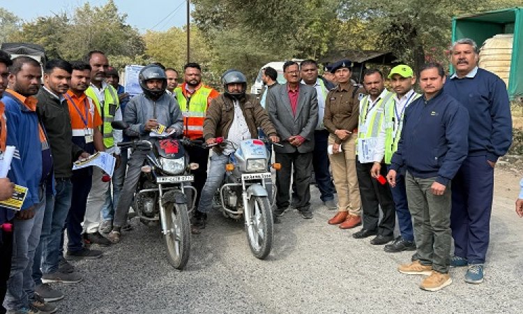 NEWS : नयागांव टोल पहुंची MPRDC और यातायात पुलिस, पहले जागरूकता कार्यक्रम किया आयोजित, फिर पम्पलेट्स का वितरण, इन्हें शपथ भी दिलाई, पढ़े खबर