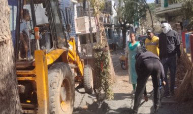 NEWS : नीमच नगर पालिका का स्वच्छता अभीयान जारी, सड़कों से हटाया वेस्ट मटेरीयल, इन्होंने दिया स्वच्छता का संदेश, पढ़े खबर