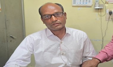 BIG NEWS : मंदसौर में लोकायुक्त टीम की बड़ी कार्यवाही, बाबू को रिश्वत लेते रंगे हाथों पकड़ा, इस मामले में मांगी थी घूस, पढ़े खबर