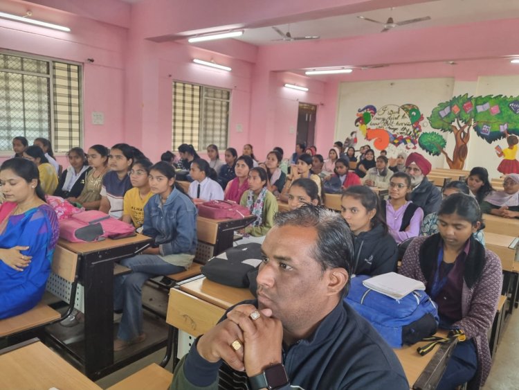 NEWS : करियर मार्गदर्शन योजना, कन्या कॉलेज में रोजगार उन्मुखी प्रशिक्षण का शुभारंभ, व्यक्तित्व विकास, सम्प्रेषण कला और कम्प्यूटर स्किल पर मिलेगा ज्ञान, पढ़े खबर