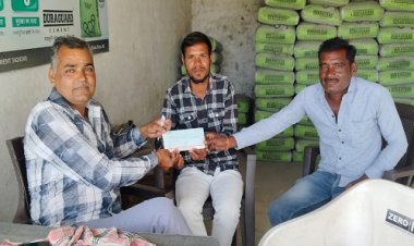 BIG NEWS : नीमच के व्यापारी दिनेशचंद ने की ईमानदारी की मिसाल पेश, इन्हें लौटाएं 24 हजार, चेक के माध्यम से सौंपी राशि, पढ़े खबर