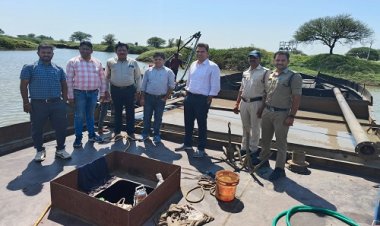 BIG NEWS : मनासा क्षेत्र के इस गांव में राजस्व और खनिज विभाग की दबिश, दो फाइटर और बड़ी नांव पकड़ी, मौके पर अधिकारी मौजूद, और कार्यवाही जारी, पढ़े खबर