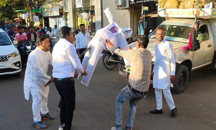 NEWS : मंत्री प्रहलाद पटेल का बयान, और कांग्रेस ने किया विरोध प्रदर्शन, नीमच में इनका पूतला फूंकने का प्रयास, पढ़े खबर