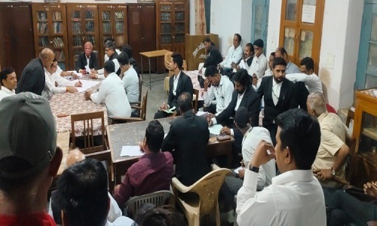 BIG UPDATE : जिला अभिभाषक संघ का चुनावी दंगल, नीमच न्यायालय परिसर में मत गणना, अध्यक्ष पद की दौड़, छठे राउंड में कौन आगे...! पढ़े ये खबर