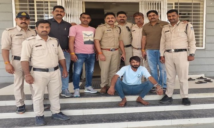 BIG NEWS : 25 से ज्यादा प्रकरण, अब इस अपराध की थी तैयारी, रंजिश का बदला लेने से पहले सिटी पुलिस ने घेरा, आदतन अपराधी बाबु रंगरेज चढ़ा हत्थे, पिस्टल और राउंड भी जप्त, पढ़े खबर