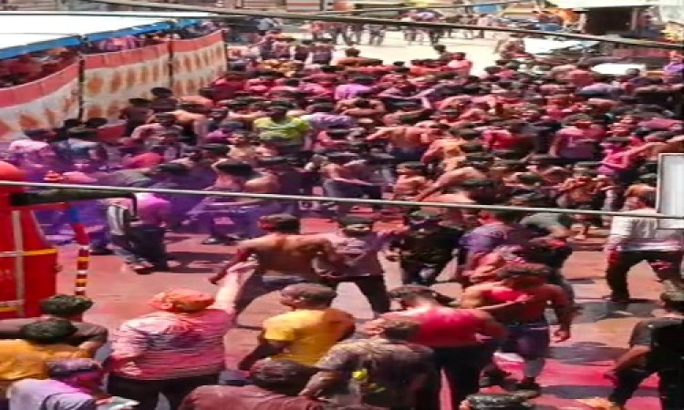 BIG NEWS : मनासा नगर में रंग तेरस की धूम, नगर परिषद ने निकाली रंगारंग गैर, लोगों ने खेली कपड़ा फाड़ होली, चप्पे-चप्पे पर पुलिस भी रही तैनात, पढ़े खबर