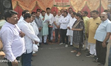 BIG NEWS : विपक्षी नेताओं पर दुर्भावनापूर्ण कार्यवाही का आरोप, शहर ब्लॉक कांग्रेस ने दिया धरना, मोदी-शाह को जमकर घेरा, फिर राष्ट्रपति के नाम नायब तहसीलदार को सौंपा ज्ञापन, पढ़े खबर