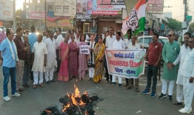 BIG NEWS : पहलगाम में आतंकी हमला, नीमच में भी जंगी प्रदर्शन, कांग्रेस कमेटी अल्पसंख्यक विभाग के कार्यकर्ता उतरे सड़कों पर, पाकिस्तान-आतंकवाद का पुतला फूंका, इनके खिलाफ कार्यवाही की मांग, पढ़े खबर