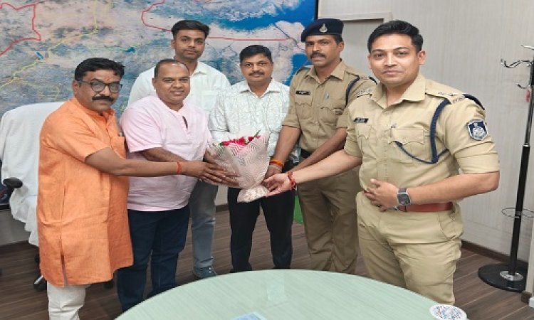 WOW ! नीमच पुलिस ने पेश की ईमानदारी की मिसाल, सड़क दुर्घटना में घायल मुनीम को पहुंचाया अस्पताल, और मालिक से किया संपर्क, फिर लौटाएं 20 लाख रूपए, आज खाकी को कुछ यूं दिया धन्यवाद, पढ़े खबर