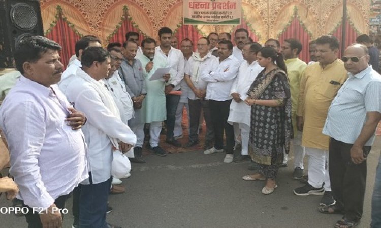 BIG NEWS : विपक्षी नेताओं पर दुर्भावनापूर्ण कार्यवाही का आरोप, शहर ब्लॉक कांग्रेस ने दिया धरना, मोदी-शाह को जमकर घेरा, फिर राष्ट्रपति के नाम नायब तहसीलदार को सौंपा ज्ञापन, पढ़े खबर