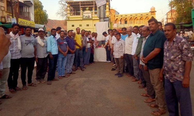 NEWS : जम्मू कश्मीर के पहलगाम में आतंकी हमला, पर्यटकों की निर्मम हत्या, रामपुरा में इन्होने किया विरोध प्रदर्शन, दी श्रद्धांजलि, पढ़े खबर