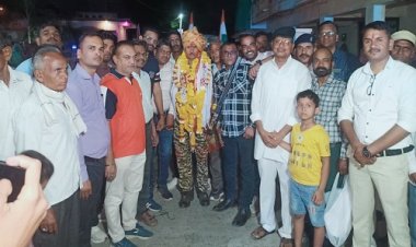 BIG NEWS : 38 सालों तक की देश की सेवा, अब अपने गांव लौटे ये CRPF जवान, नगर आगमन पर ग्रामीणों ने किया जोरदार स्वागत, सम्मान समारोह भी आयोजित, पढ़े खबर