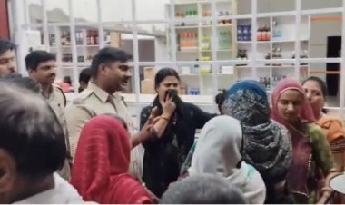 BIG NEWS : दलौदा में शराब की दुकान हटाने की मांग, महिलाओं का हल्लाबोल, जमकर किया विरोध प्रदर्शन, ठेकेदार ने मांगा इतने दिनों का समय, पढ़े खबर