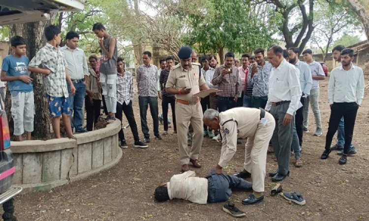 BIG NEWS : तहसील परिसर में मृत अवस्था में मिला युवक, तो मचा हड़कंप, फिर मनासा पुलिस पहुंची मौके पर, बाबूलाल के शव को पहुंचाया अस्पताल, अब जांच शुरू, पढ़े खबर