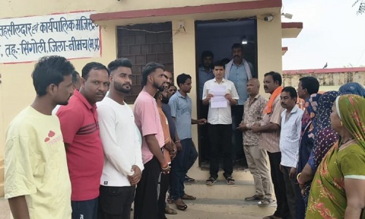 BIG NEWS : रतनगढ़ में सफाईकर्मियों को हटाया, तो इन लोगों में पनपा आक्रोश, दफ्तर के बाहर की नारेबाजी, और मुख्यमंत्री के नाम दिया ज्ञापन, की ये बड़ी मांग, पढ़े खबर