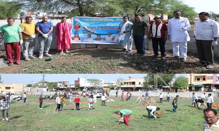 NEWS : जल गंगा संवर्धन अभियान, नीमच के इस तालाब पर पहुंची नगर पालिका की टीम, गहरीकरण के साथ किया स्वच्छता के लिए श्रमदान, अब होगी सौंदर्यीकरण की शुरुवात, पढ़े खबर