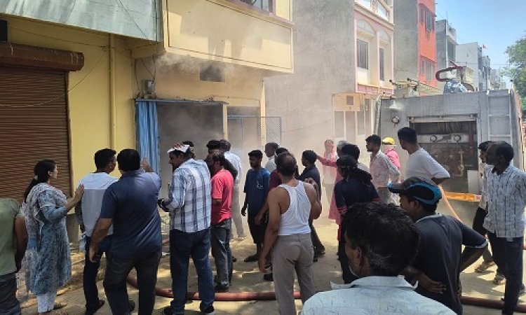 BIG BREAKING : नीमच में ट्रांसपोर्ट गोदाम में लगी भीषण आग, फायर फाइटर पहुंची मौके पर, और कड़ी मशक्कत के बाद पाया काबू, पढ़े खबर