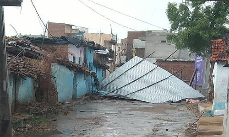 BIG NEWS : हरवार क्षेत्र में बदला मौसम का मिजाज, आंधी हवा के साथ बारिश, उड़ गए चद्दर, तो बत्ती भी हो गई गुल, पढ़े खबर