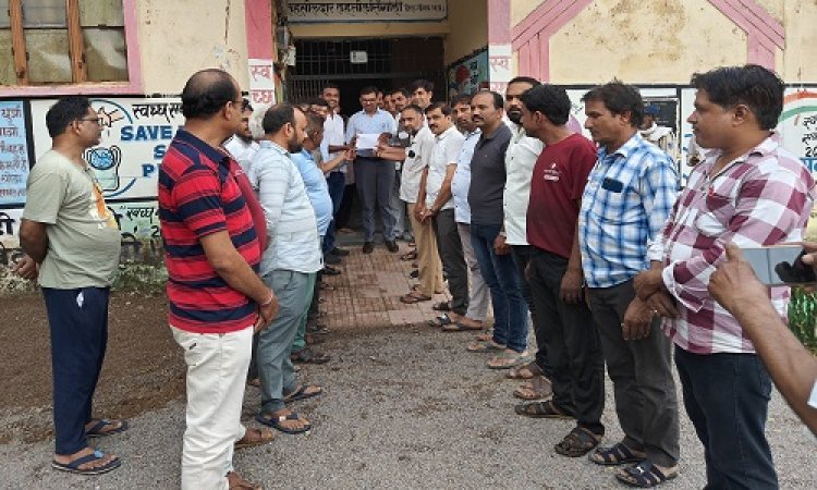BIG NEWS : ब्लॉक कांग्रेस अध्यक्ष पर जानलेवा हमला, अब उठी कार्यवाही की मांग, सिंगोली में इन्होंने किया प्रदर्शन, और सौंपा ज्ञापन, क्या है पूरा मामला...! पढ़े इस खबर में