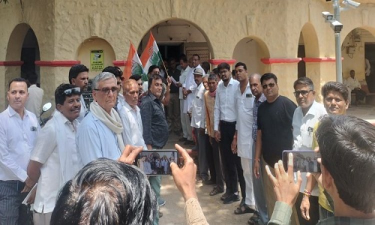 NEWS : मल्हारगढ़ में कांग्रेस के पदाधिकारी पर जानलेवा हमला, जावद में कार्यकर्ताओं ने भरी हुंकार, विरोध प्रदर्शन कर राज्यपाल के नाम सौंपा ज्ञापन, पढ़े खबर