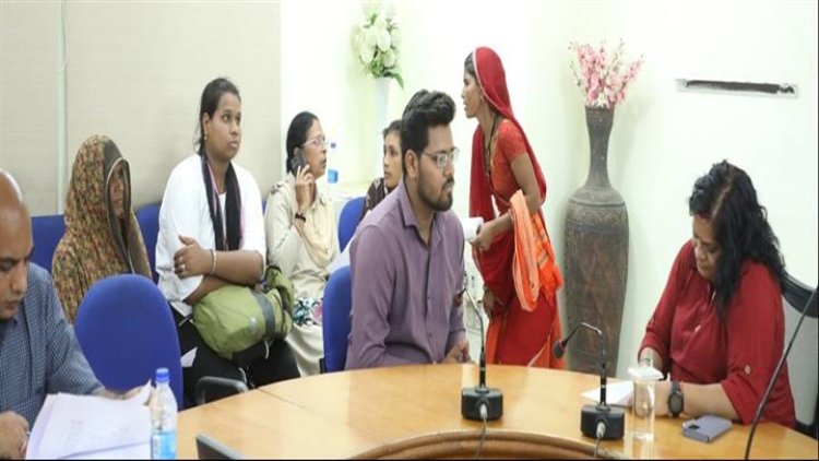 BIG NEWS : कलेक्टोरेट सभाकक्ष में जनसुनवाई, एडीएम ने सुनी 90 से ज्यादा आवेदकों की समस्याएं, संबंधित अधिकारियों को दिए निराकरण के निर्देश, पढ़े खबर
