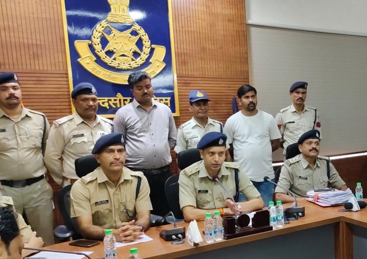 BIG NEWS : मंदसौर पुलिस ने किया नाबालिग लड़की के अन्धे कत्ल का पर्दाफश, हत्याकांड को अंजाम देने वाले आरोपी गिरफ्तार, एसपी ने प्रेसवार्ता में किया खुलासा, पढ़े खबर