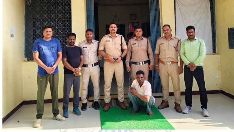 BIG NEWS: गला काटकर पत्नी की हत्या, फिर बेटे पर भी जानलेवा हमला, आरोपी की गिरेबान तक पहुंची कुकडेश्वर पुलिस, महज 36 घंटों में कैस सॉल्व, आखिर जितेंद्र ने आशा बाई को क्यों उतारा मौत के घाट, पढ़े इस खबर में