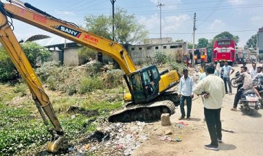 NEWS : पोकलैंड मशीन से बड़े नालों की हो रही सफाई, स्वास्थ्य सभापति ने किया कार्य का निरीक्षण, स्वास्थ्य अधिकारी सहित ये भी रहें मौजूद, पढ़े खबर