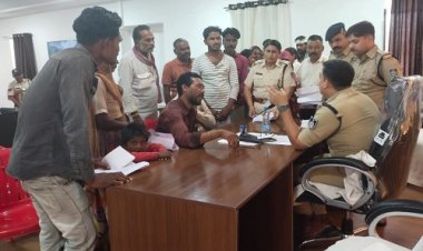 BIG NEWS : जन सुनवाई शिकायत निवारण एवं सीएम हेल्पलाईन शिविर संपन्न, खाकी ने सुनी आमजन की समस्या, फिर संतुष्टि पूर्वक किया निराकरण, SP अंकित जायसवाल ने पुलिस अधिकारियों को दिए ये निर्देश, पढ़े खबर