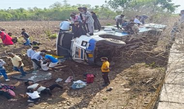 BIG NEWS : कोटा-बांसवाड़ा रोड़ पर हादसा, असंतुलित होकर पलटी बस, दो दर्जन से ज्यादा यात्री घायल, तो इतनों की हालत गंभीर, पढ़े खबर