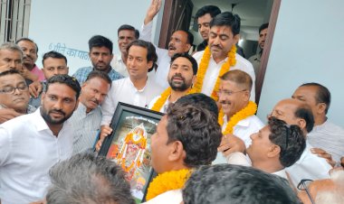 BIG NEWS : मंदसौर कांग्रेस जिला अध्यक्ष की दौड़,एक दर्जन नामो की चर्चा जोरो पर,पर्यवेक्षक कार्यकर्ताओ की राय जानने में लगे,हुई बैठक तीन नमो पर जोर,पढ़े ये खबर