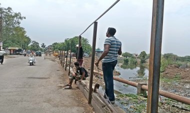 BIG NEWS : दुर्घटनाओं को रोकने के प्रयास में जुटी नगर पालिका, नीमच की इन पुलियाओं पर बढ़ाई सुरक्षा, उठाया ये बड़ा कदम, पढ़े खबर