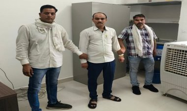 BIG NEWS : प्लाट डाइवर्शन की एवं में मांगी रिश्वत, तो लोकायुक्त पहुंची शिकायत, फिर टीम की मंदसौर जिले में बड़ी कार्यवाही, इस अधिकारी का बाबू घूस लेते रंगे हाथों पकड़ाया, पढ़े खबर