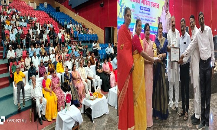 NEWS : गौरव दिवस, टाउन हॉल में देश भक्ति से औत-प्रोत कार्यक्रम संपन्न, नीमच नगर पालिका के नेतृत्व में हुआ ये भव्य आयोजन, विधायक और नपाध्यक्ष ने किया इन संस्थाओं का सम्मान, पढ़े खबर