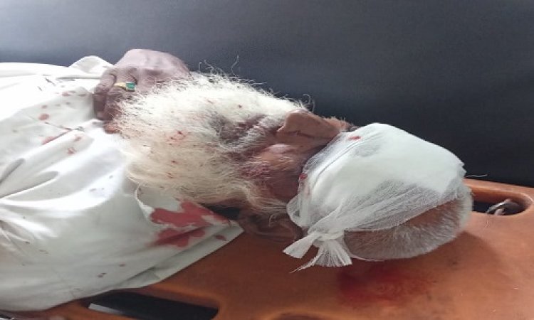 NEWS : वाहन ने बुजुर्ग को मारी टक्कर, सिर और हाथ में आई गंभीर चोट, एम्बुलेंस से पहुंचाया जिला अस्पताल, पढ़े खबर