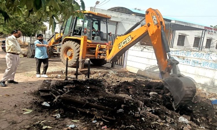 NEWS : बारिश के पहले नीमच नगर पालिका का महाअभियान, शहर के इस नाले की सालों बाद हुई सफाई, तीन दिनों में निकाला 20 ट्रॉली कचरा, पढ़े खबर
