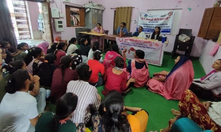 NEWS : बेटी बचाओं-बेटी पढ़ाओं योजना, अधिकारियों ने बालिकाओं से किया संवाद, शिक्षा और स्वास्थ्य सहित दी ये महत्वपूर्ण जाकारियां, नीमच जिले में यहां हुआ खास कार्यक्रम, पढ़े खबर
