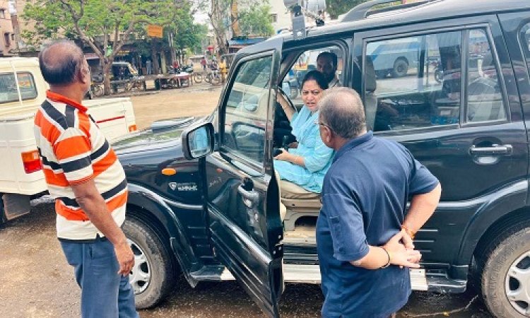 NEWS : सफाईकर्मी पहनेंगे ड्रेसकोड, गले में होगी आईडी भी, यहां दिखी गंदगी, तो दरोगा को लगाई फटकार, अब व्यवस्थाओं को दुरुस्त करने की दिखा में बढ़े कदम, एक्शन मोड में CMO दुर्गा बामनिया, नीमच के इन क्षेत्रों का निरिक्षण, अधिकारियों को दिए ये निर्देश, पढ़े खबर