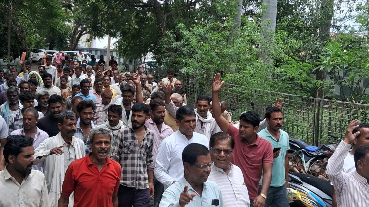 BIG NEWS : मल्हारगढ़ तहसील क्षेत्र में बोवनी तो हुई शुरू,लेकिन नहीं मिल पा रहा खाद,किसानो में आक्रोश,मिला जोकचंद का साथ निकली रैली,किया इस कार्यालय का घेराव,अब ये व्यवस्था,पढ़े ये खबर